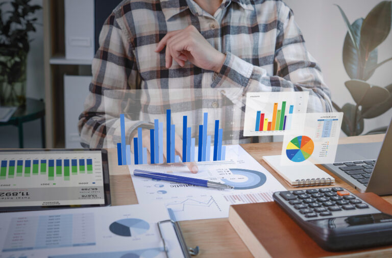 businesspeople-working-finance-accounting-analyze-financ